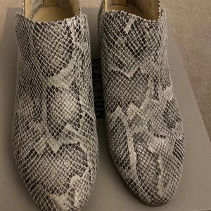 Reaction Kenneth Cole Booties